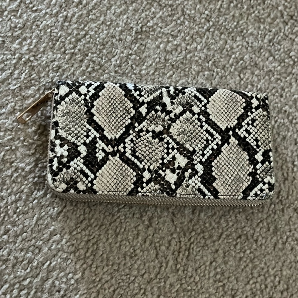 Snake skin tan & brown zip up long wallet clutch purse bag